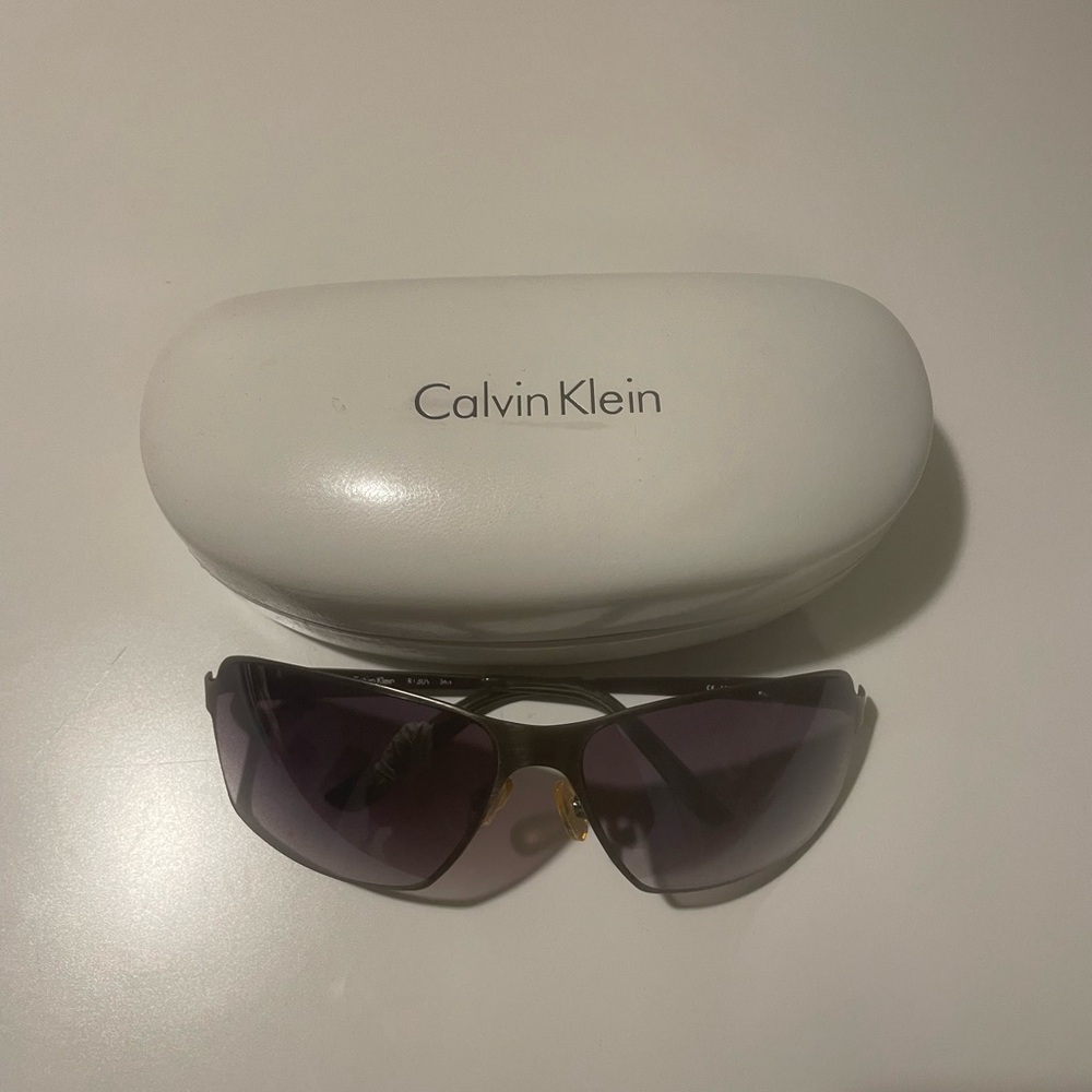 Calvin Klein R13OS 063 Sunglasses (Gunmetal / Gradient)